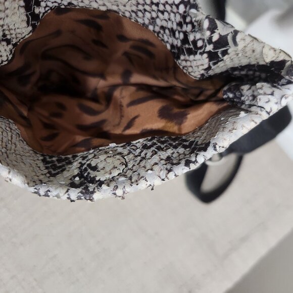 Leather crossbody - Picture 7 of 8